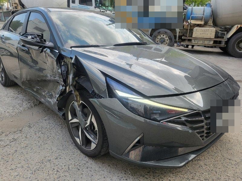 아반떼 후드 프런트 휀더 프런트 도어 우측 손상