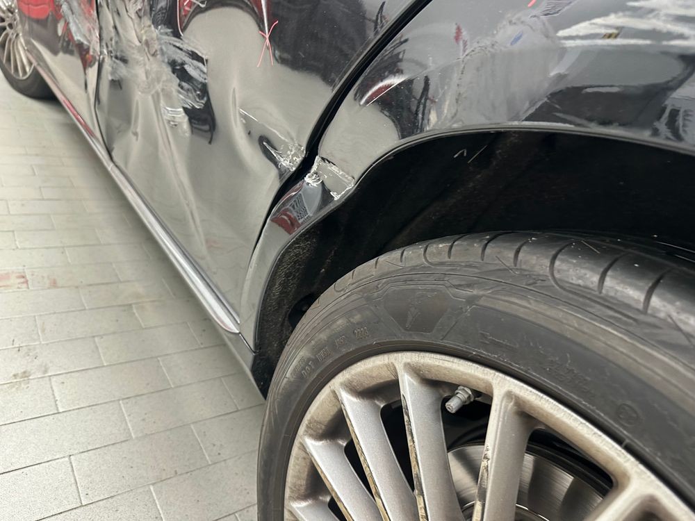 벤츠 E250 쿼터패널 좌측 손상