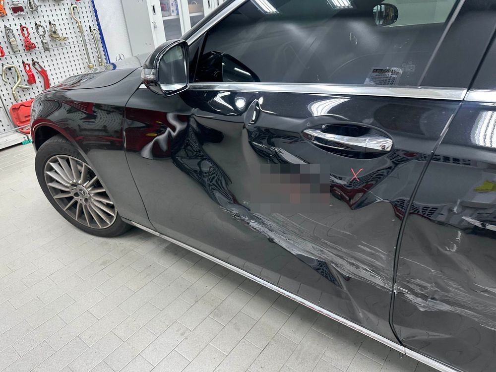 벤츠 E250 프런트 리어 도어 좌측 손상